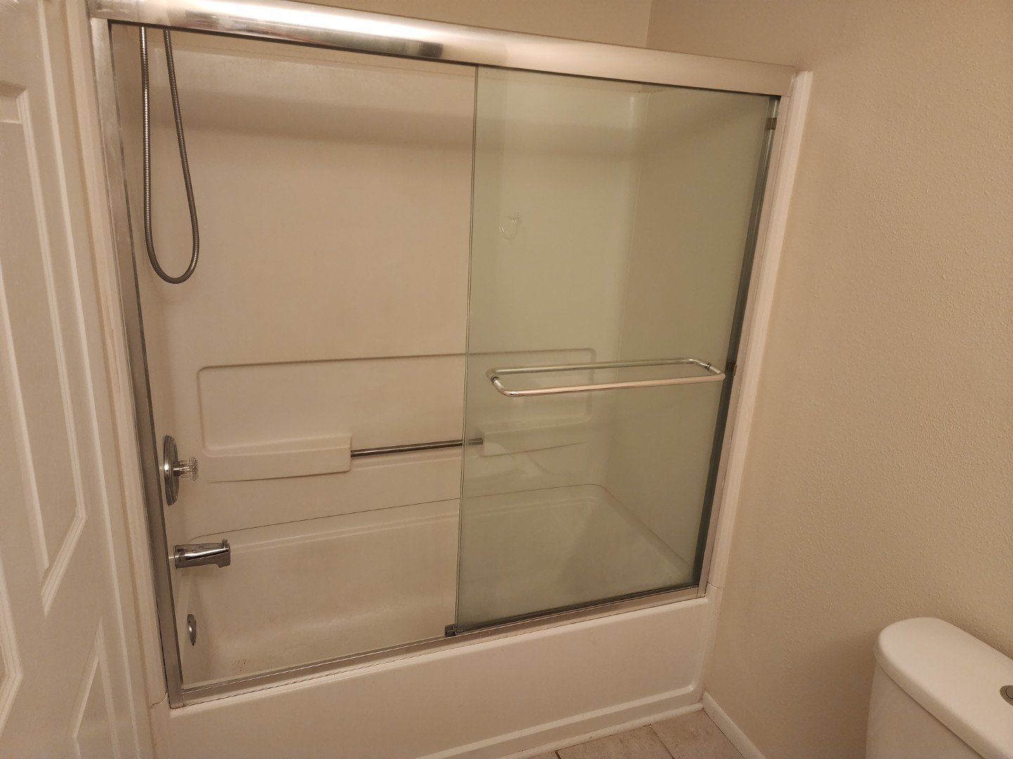 140-main bedroom ensuite bathroom 2